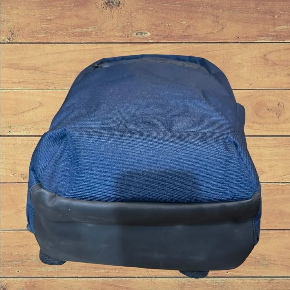 TravisMathew Approach Backpack In River Blue Navy, Like New - Picture 6 of 11